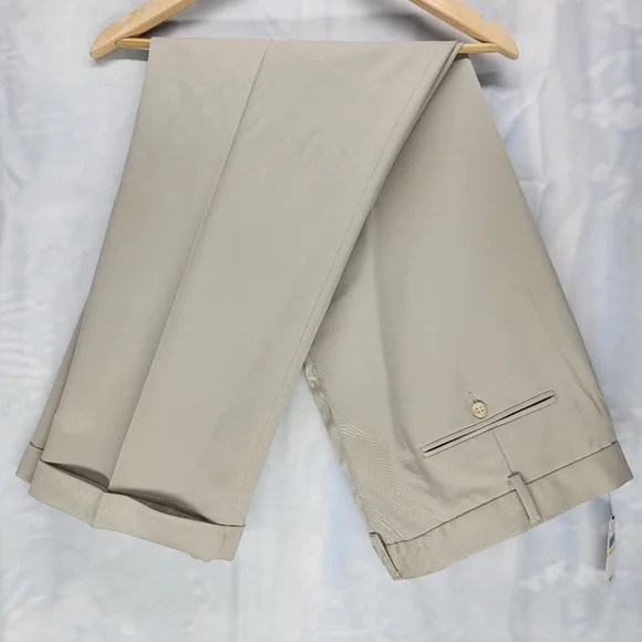 Van Heusen 40X32 Microfiber Comfort Stretch Taupe No Iron Dress Pants Cuffed NWT - Picture 2 of 7